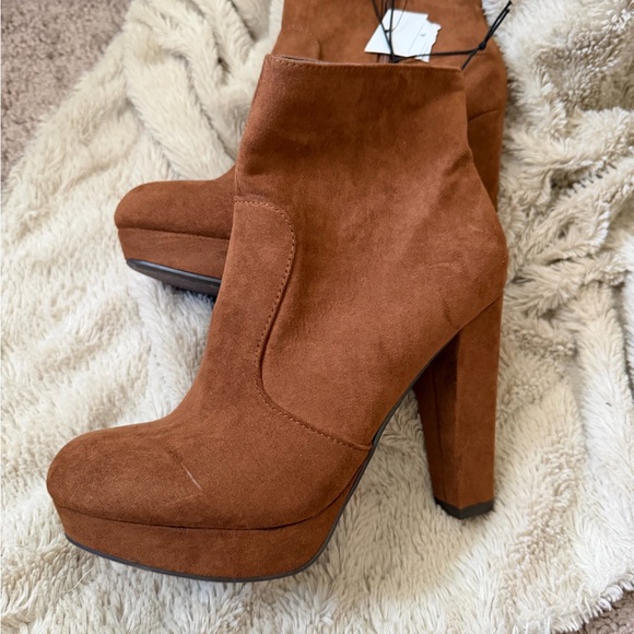 NWT Mossimo Women’s Brown Suede Ankle Boots - Picture 4 of 5